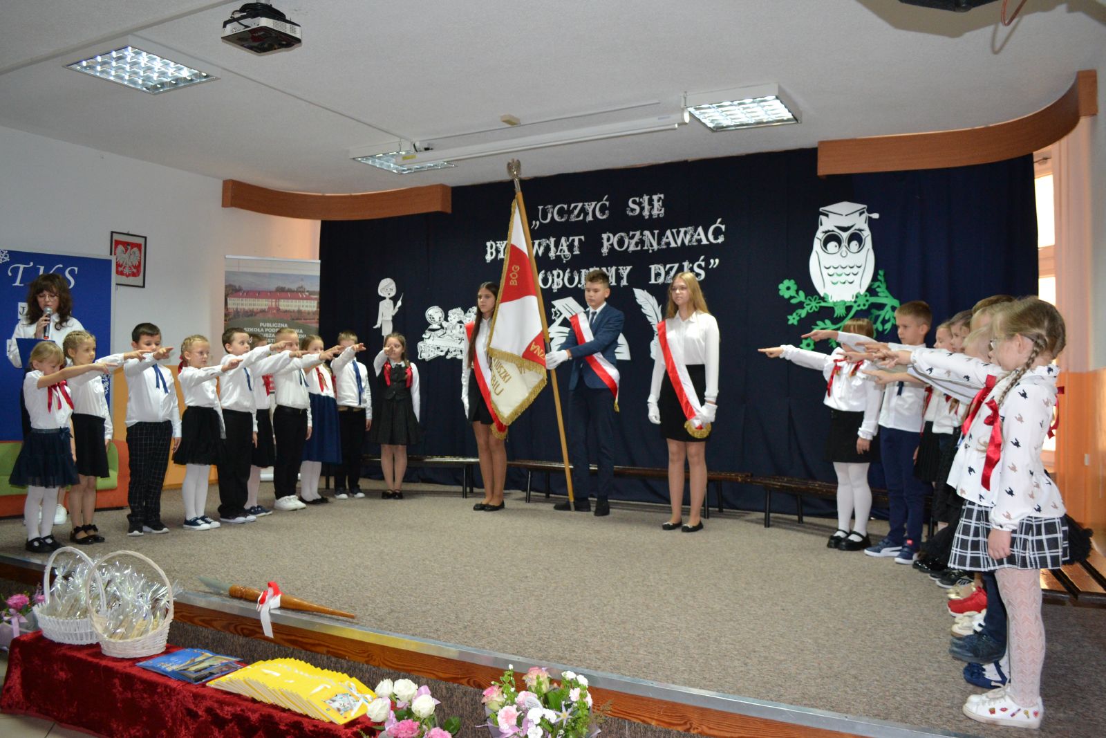 Dzieci podczas składania przysięgi