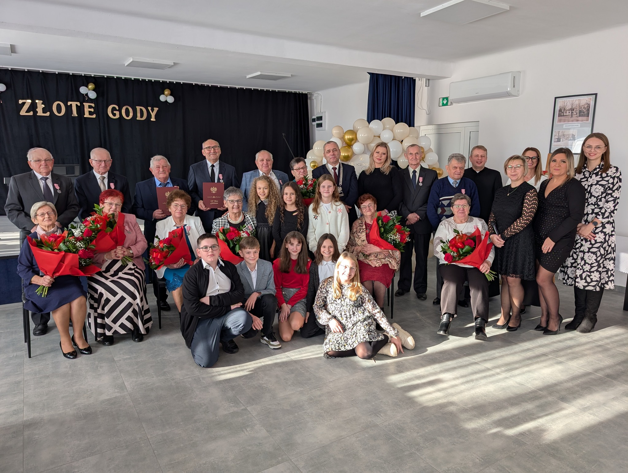 zdjęcie grupowe - Jubileusz 50-lecia Małżeństwa