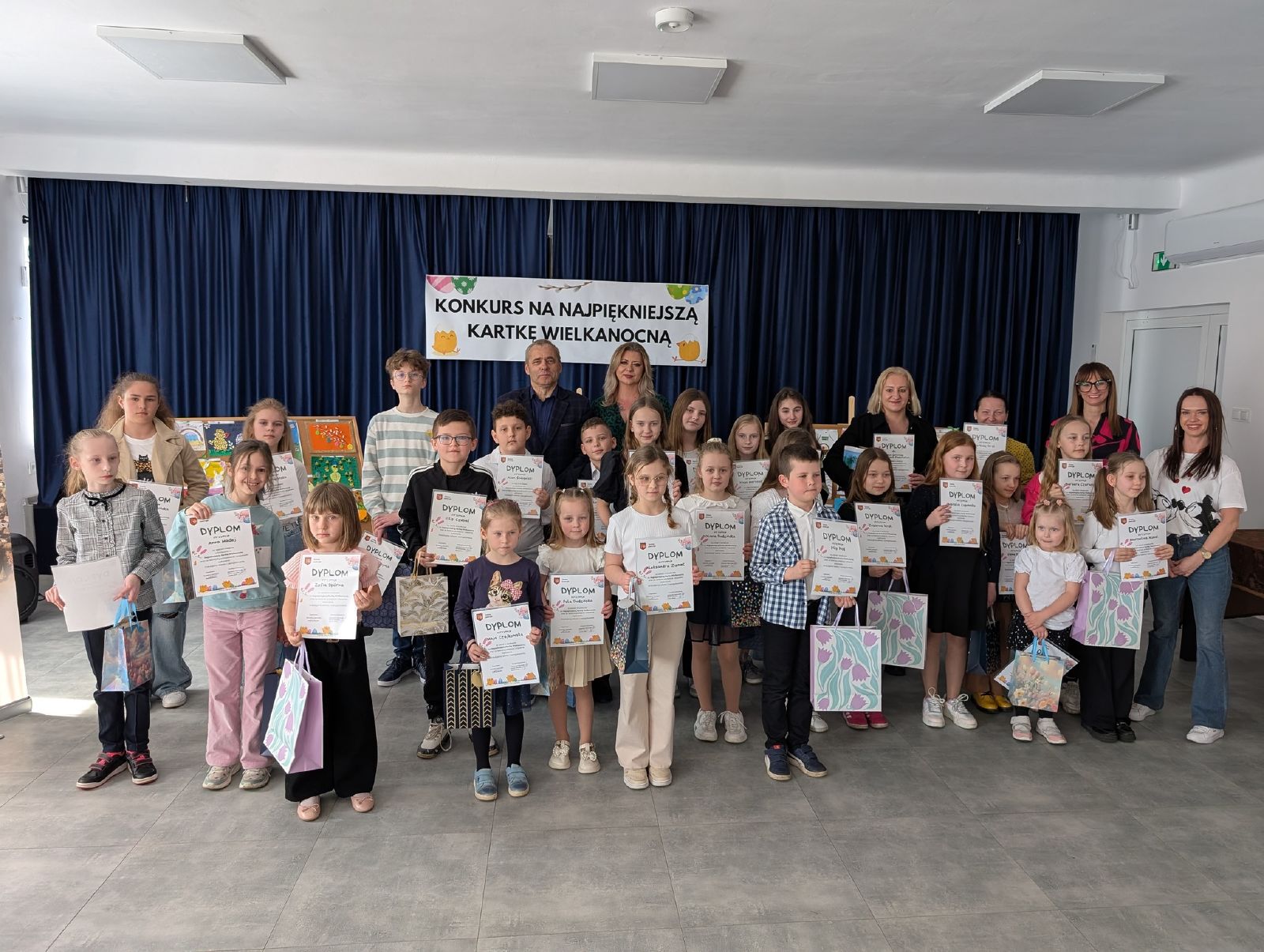 uczestnicy konkursu na Najpiękniejszą Kartkę Wielkanocną